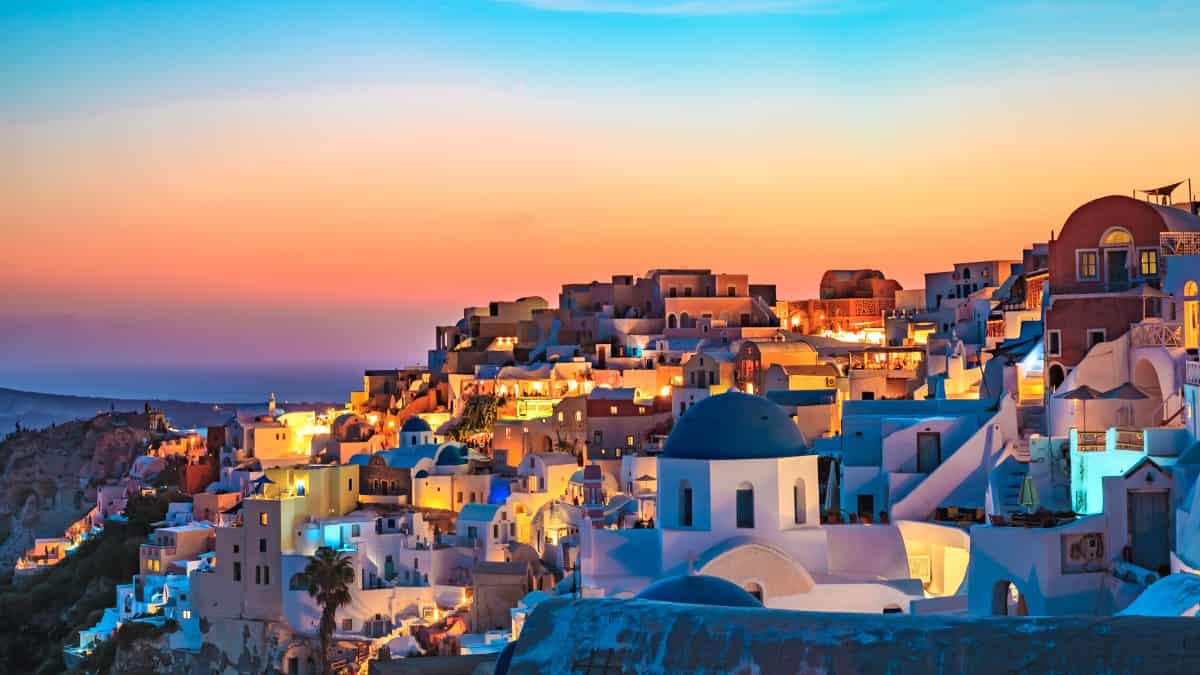 Breathtaking sunset over the blue-domed churches in Oia, Santorini
